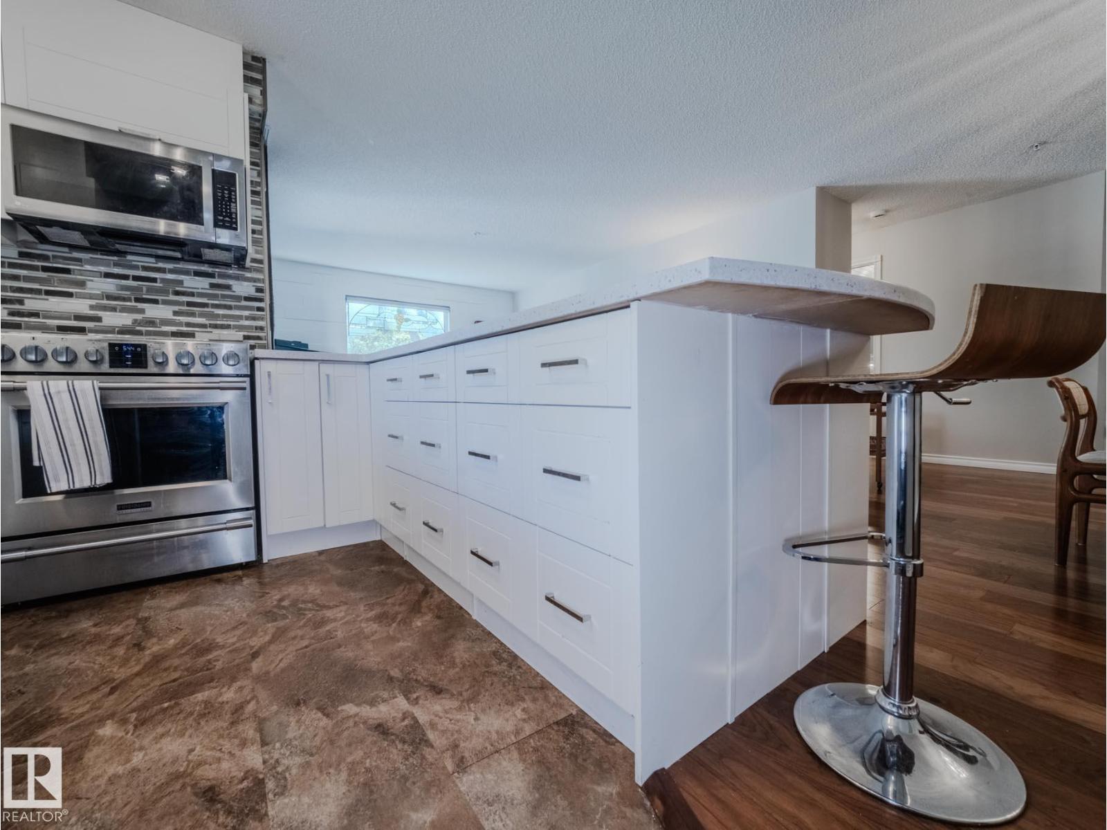 Photo 4 of 2216 11214 80 St Nw, Edmonton AB