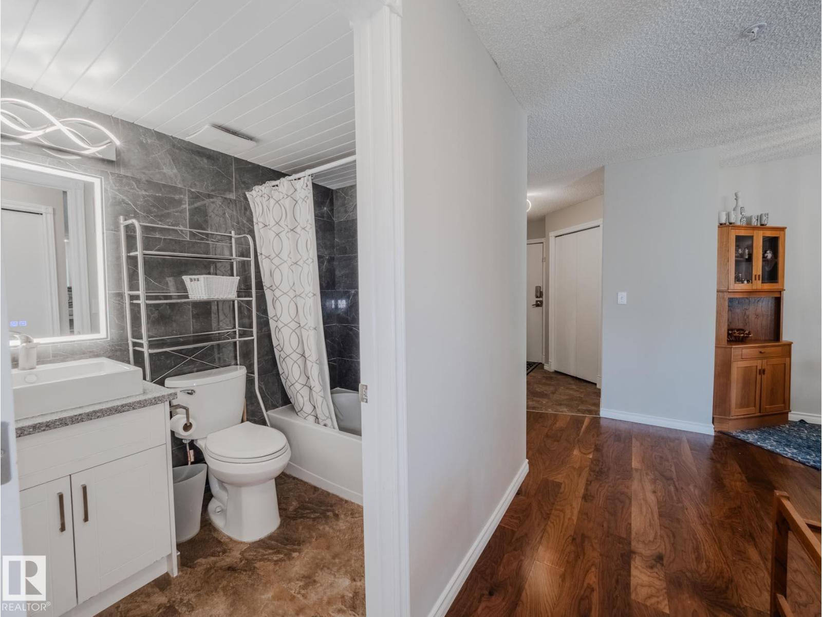 Photo 52 of 2216 11214 80 St Nw, Edmonton AB