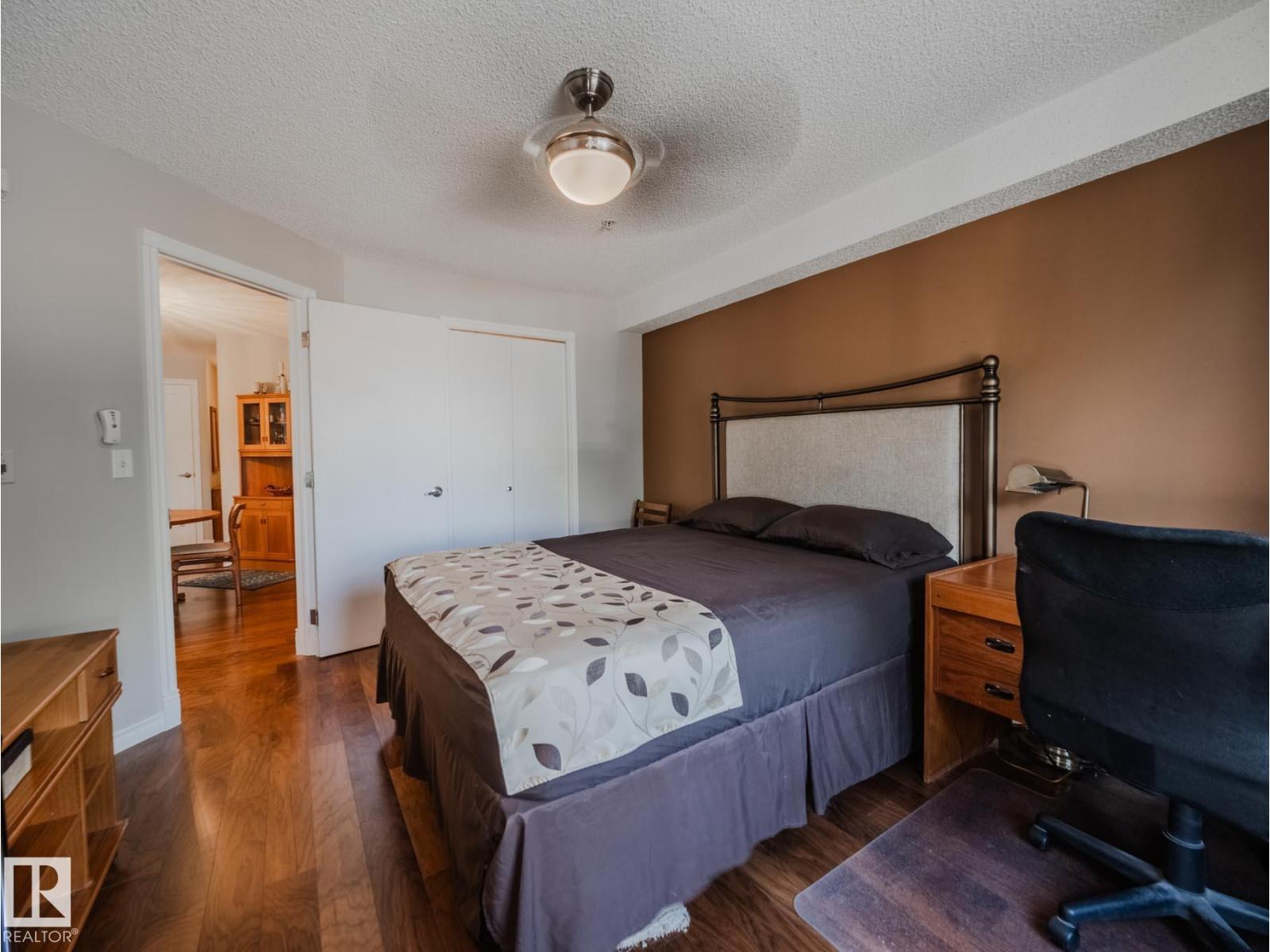 Photo 10 of 2216 11214 80 St Nw, Edmonton AB