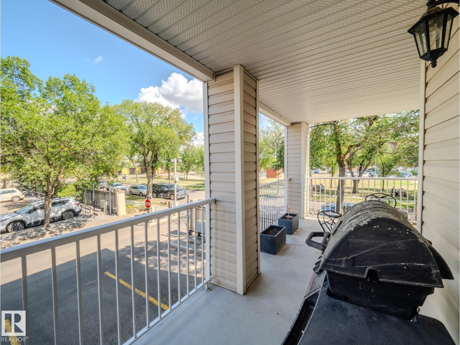 Photo 9 of 2216 11214 80 St Nw, Edmonton AB