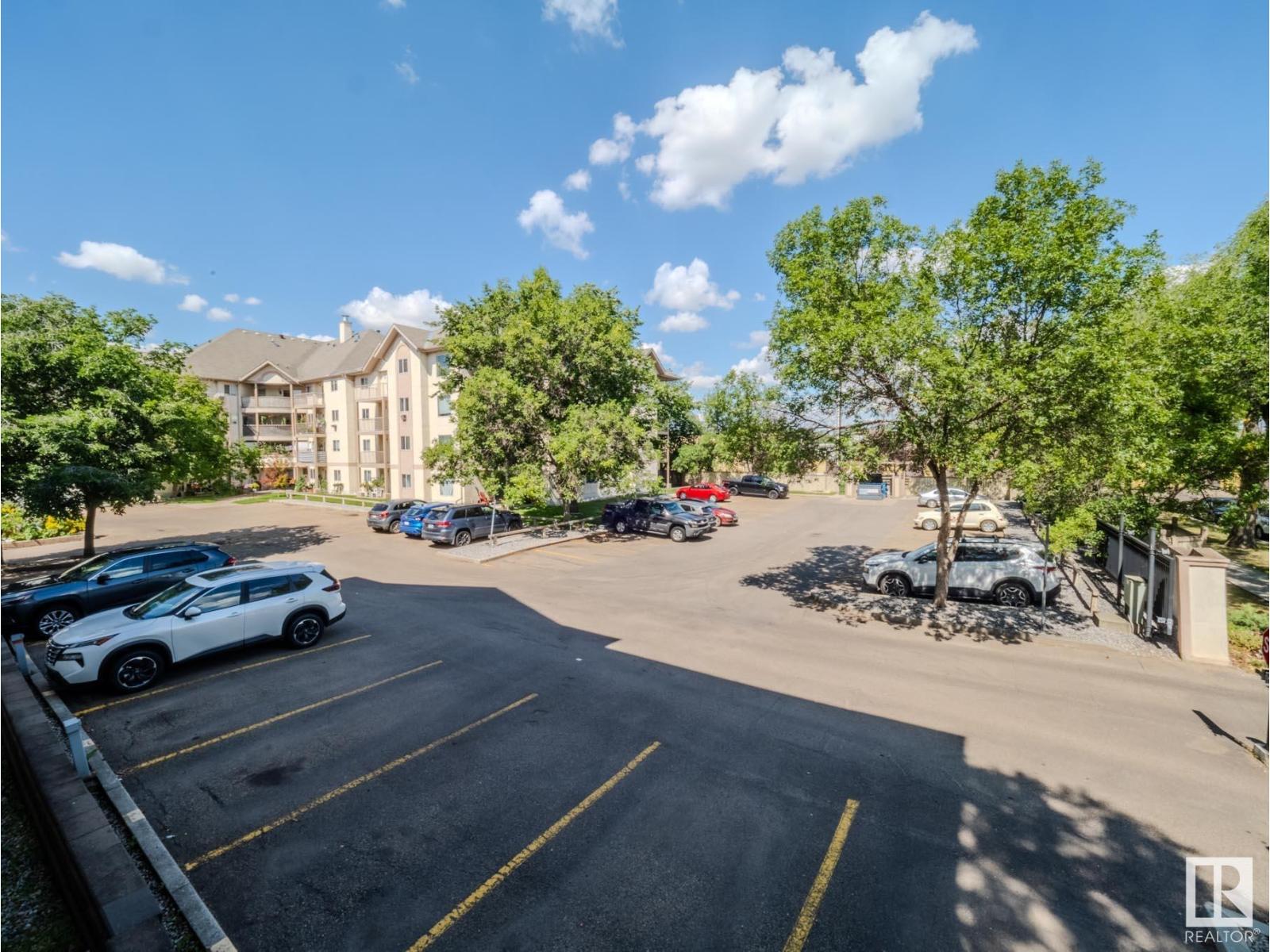 Photo 8 of 2216 11214 80 St Nw, Edmonton AB