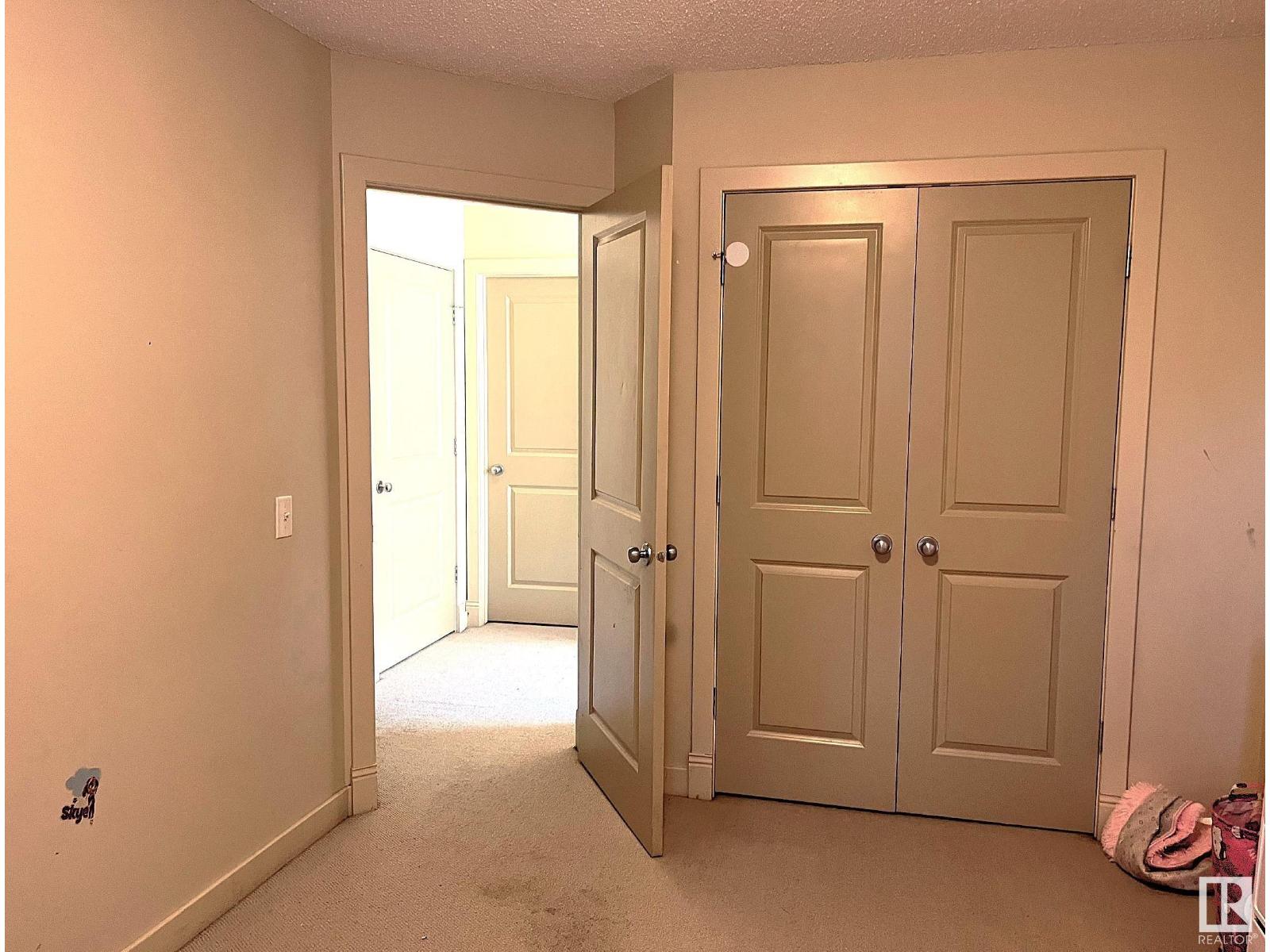 Photo 14 of 24 6410 134 Av Nw, Edmonton AB
