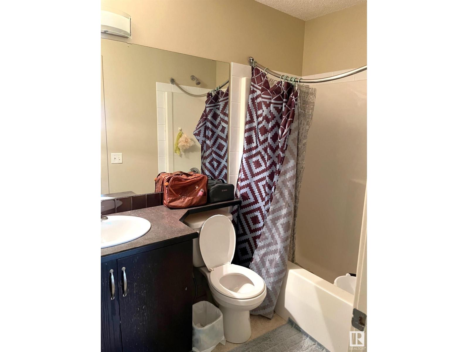 Photo 10 of 24 6410 134 Av Nw, Edmonton AB