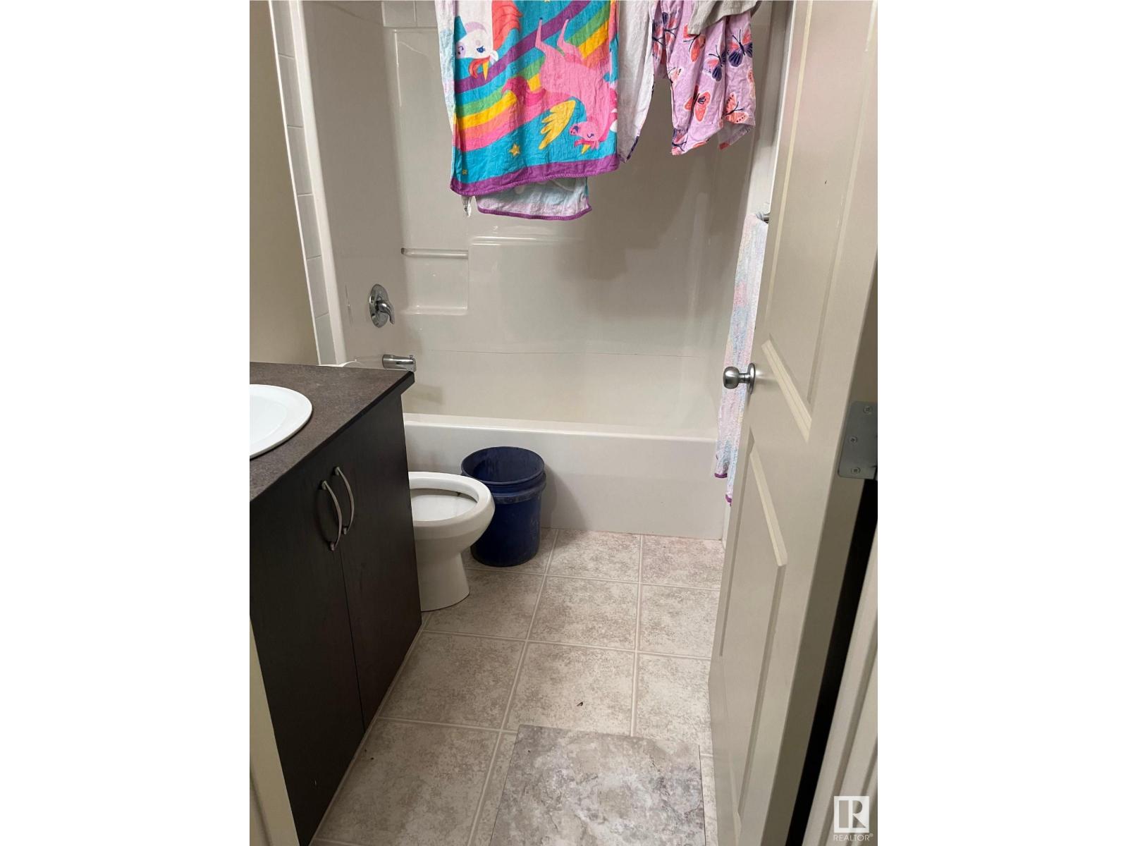 Photo 11 of 24 6410 134 Av Nw, Edmonton AB