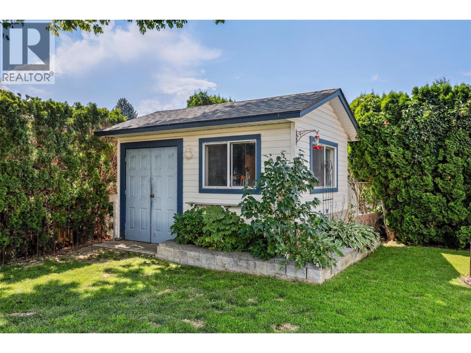 Photo 4 of 625 Mccurrach Place, Kamloops BC