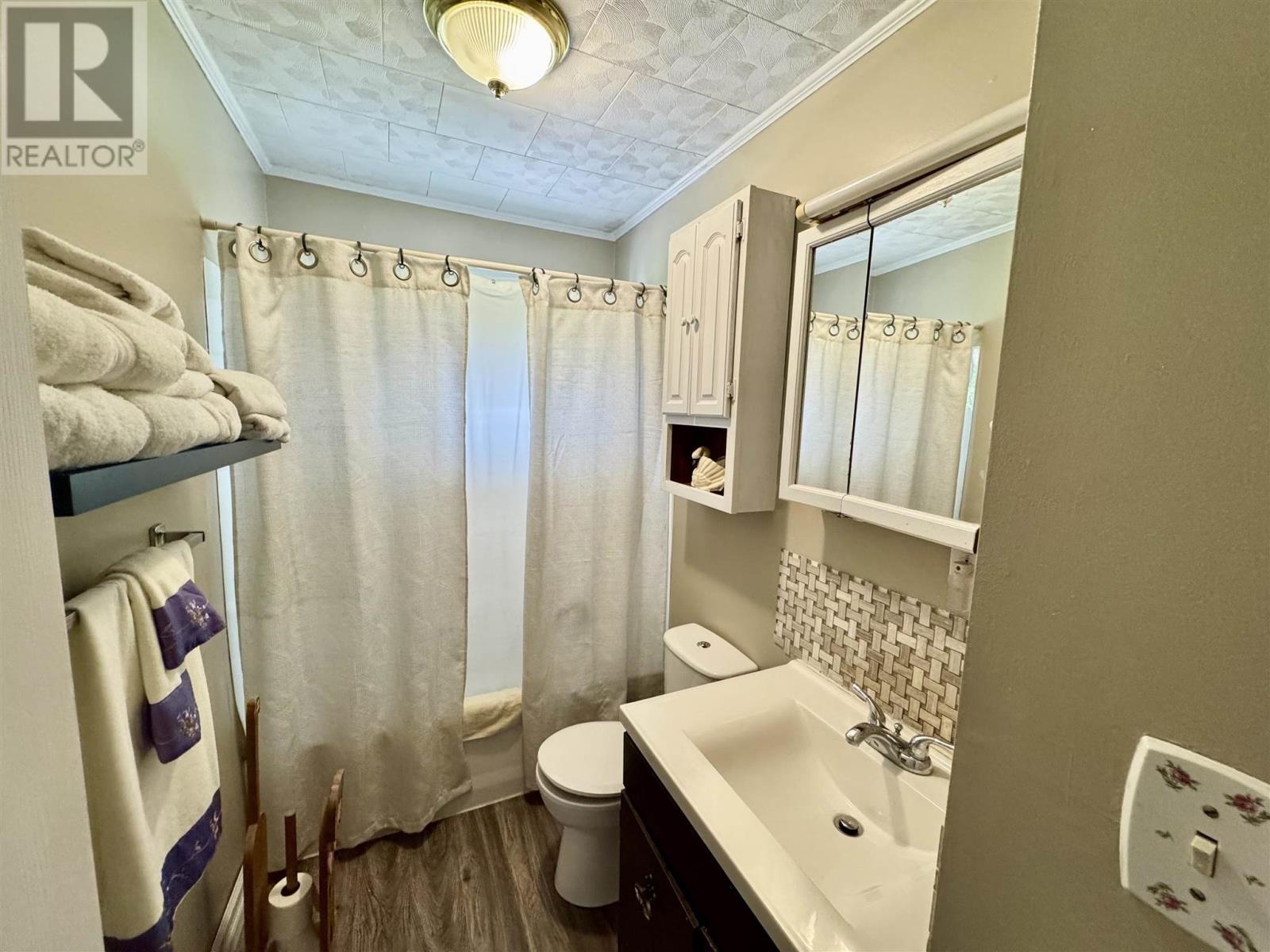 Photo 19 of 109 Regina Cres, Wawa ON