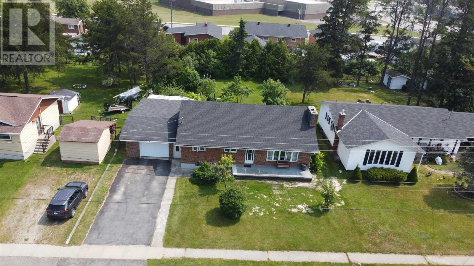 Photo 3 of 109 Regina Cres, Wawa ON