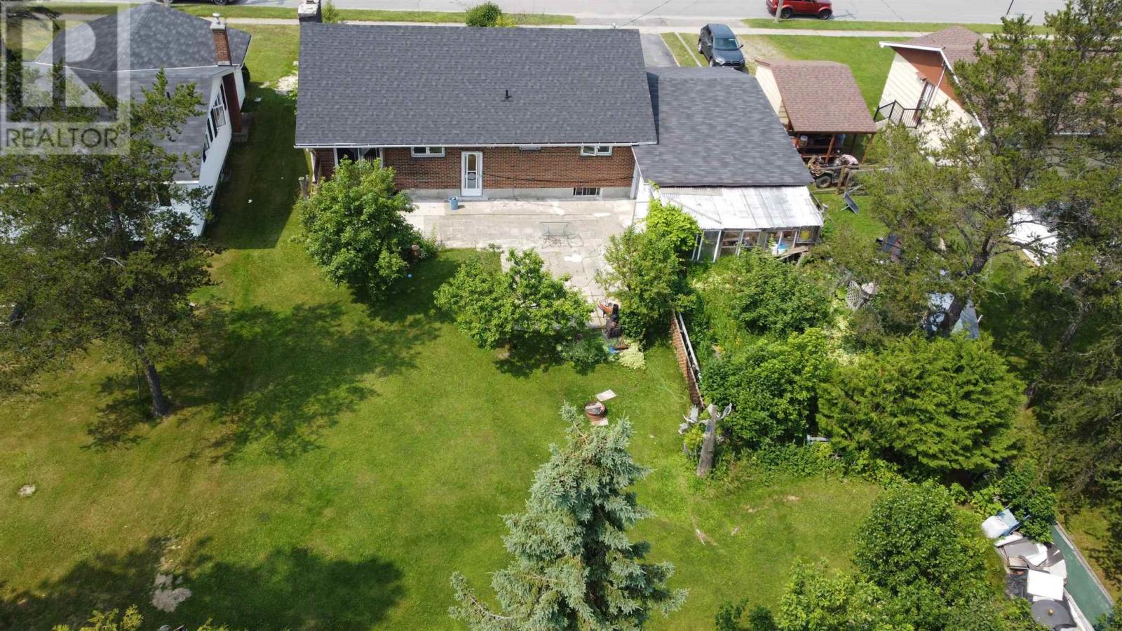 Photo 18 of 109 Regina Cres, Wawa ON