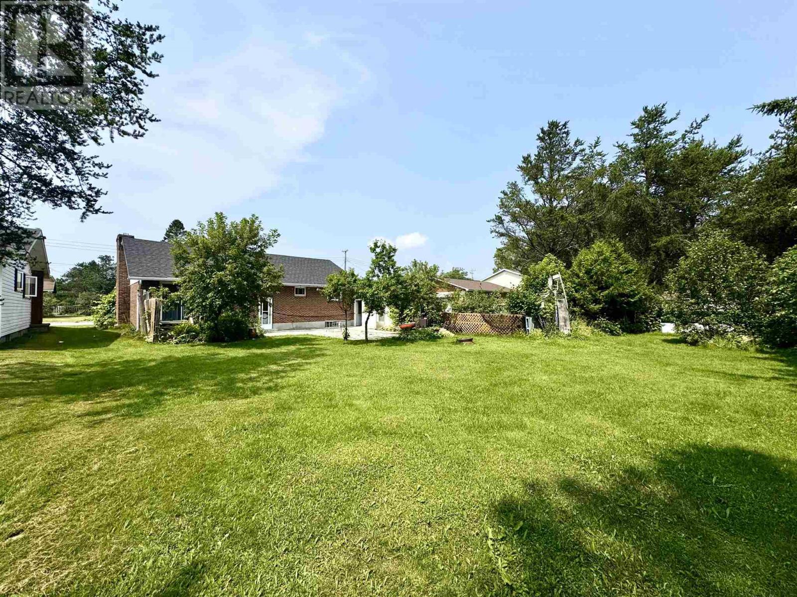 Photo 2 of 109 Regina Cres, Wawa ON