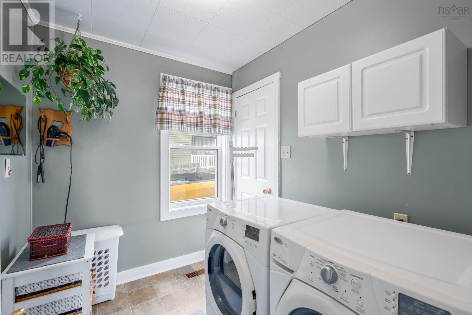 Property 14 of 50 of 83 Victoria Street