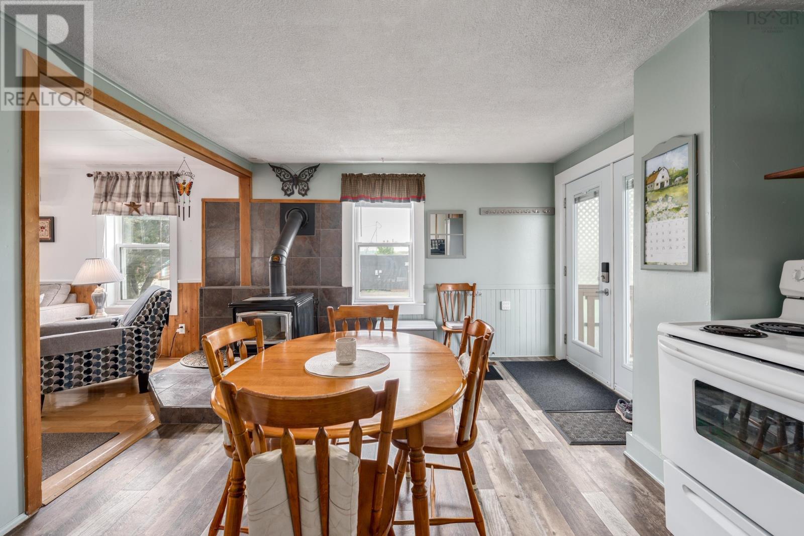 Property 6 of 50 of 83 Victoria Street