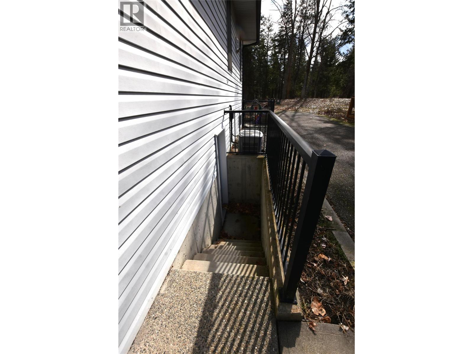  145 Falcon Avenue, Vernon