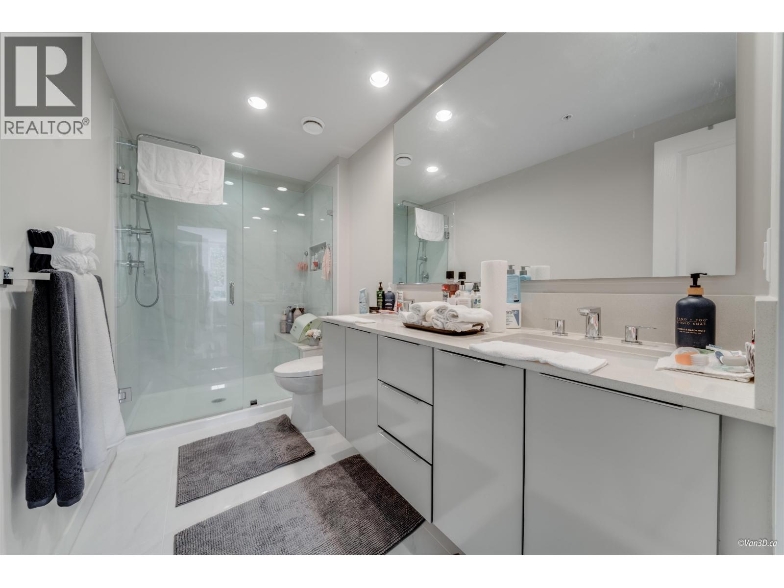 Photo 15 of 304 3100 Windsor Gate, Coquitlam BC