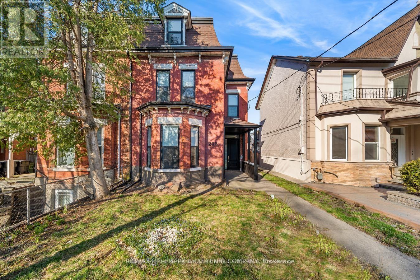 Photo 8 of A 208 Dovercourt Road, Toronto ON