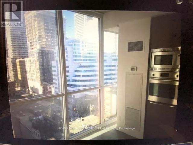 Photo 6 of 1114 88 Blue Jays Way, Toronto ON