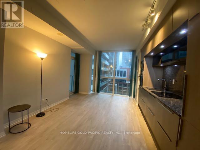 Photo 11 of 1114 88 Blue Jays Way, Toronto ON