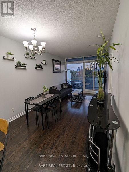 Photo 10 of 420 2885 Bayview Avenue, Toronto ON