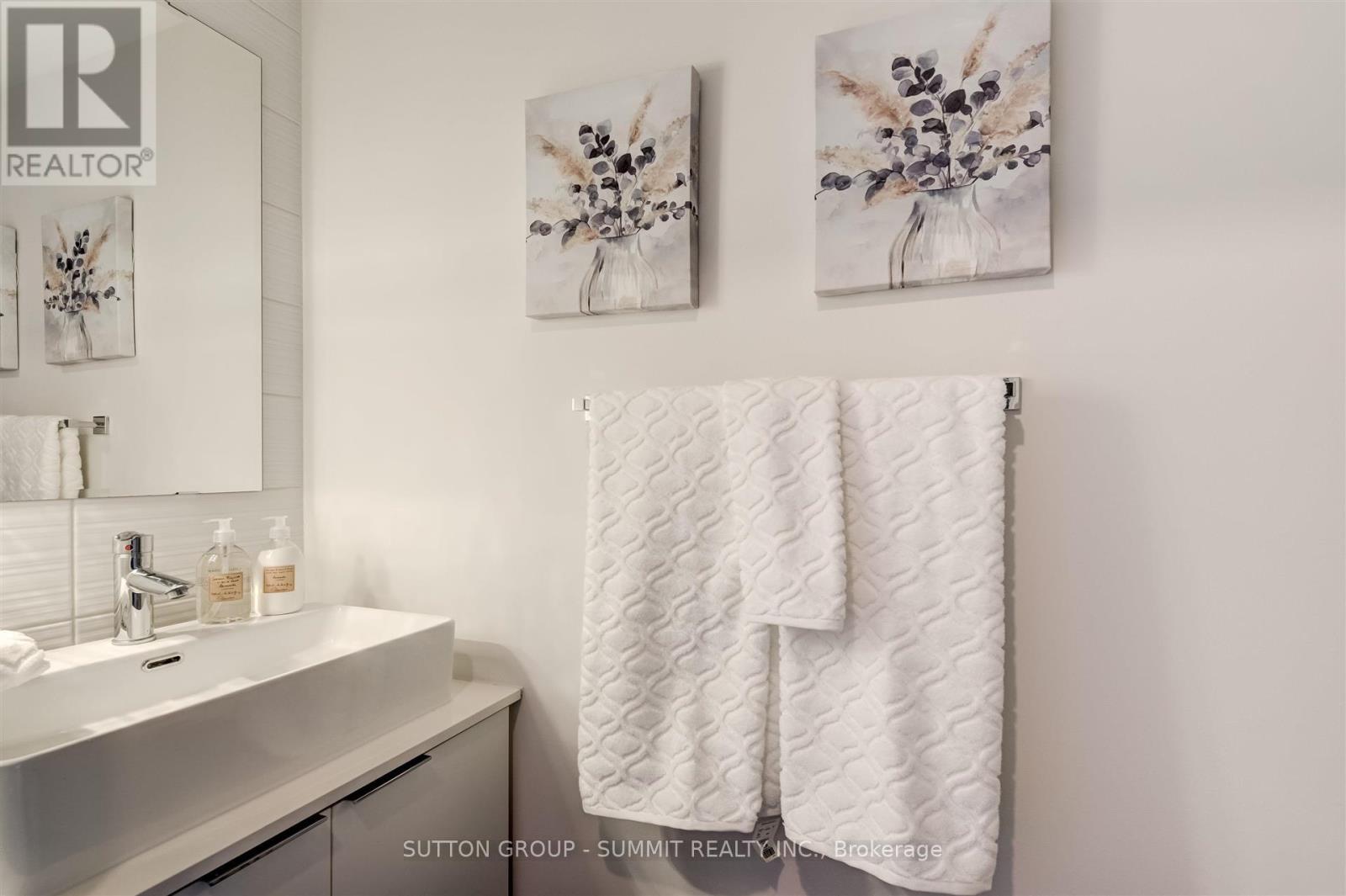 Photo 10 of 505 5 Hanna Avenue, Toronto ON