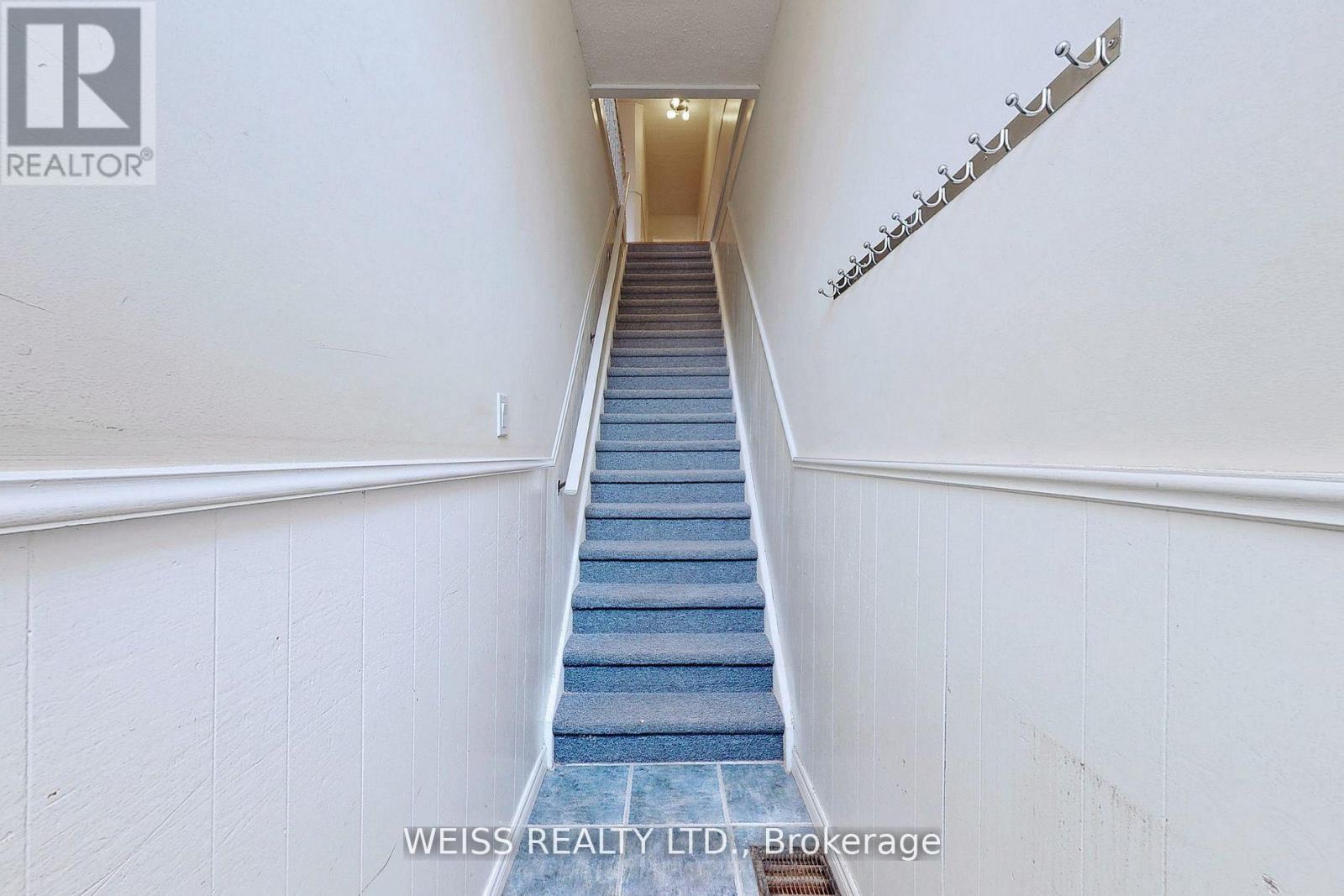 Photo 4 of Upper 2468 Danforth Avenue, Toronto ON