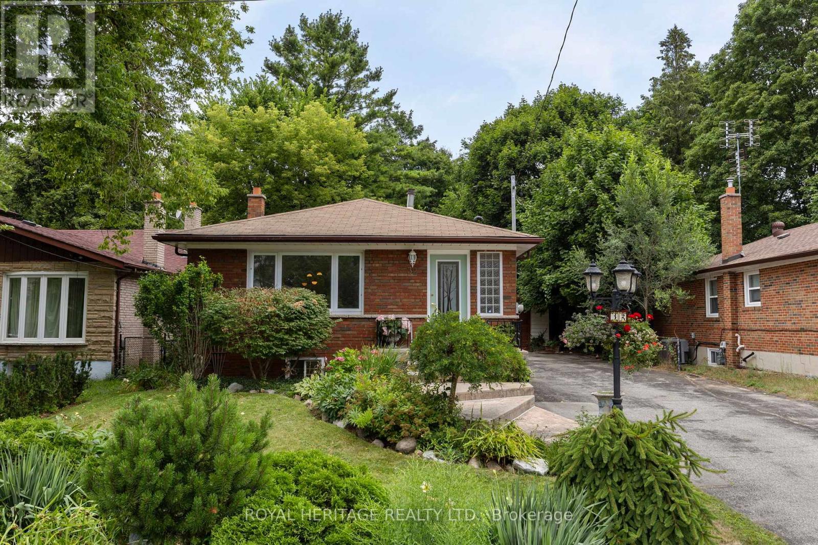 Photo 24 of 32 Beath Street, Toronto ON