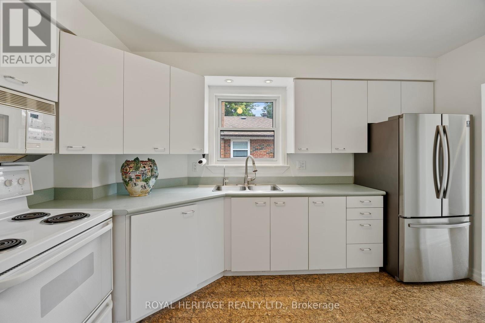 Photo 5 of 32 Beath Street, Toronto ON