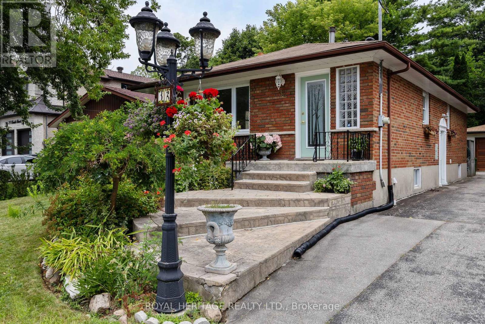 Photo 21 of 32 Beath Street, Toronto ON