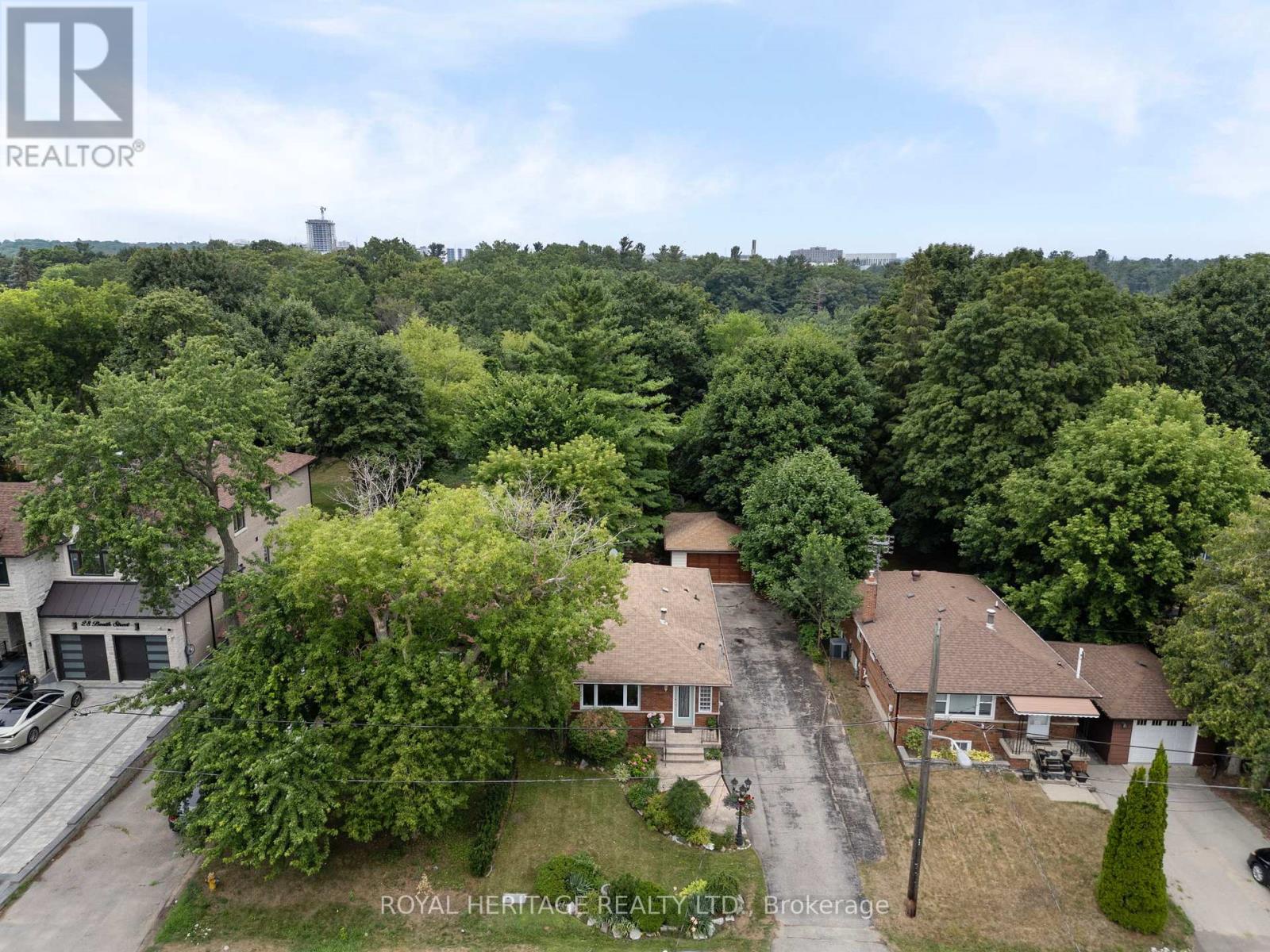 Photo 2 of 32 Beath Street, Toronto ON