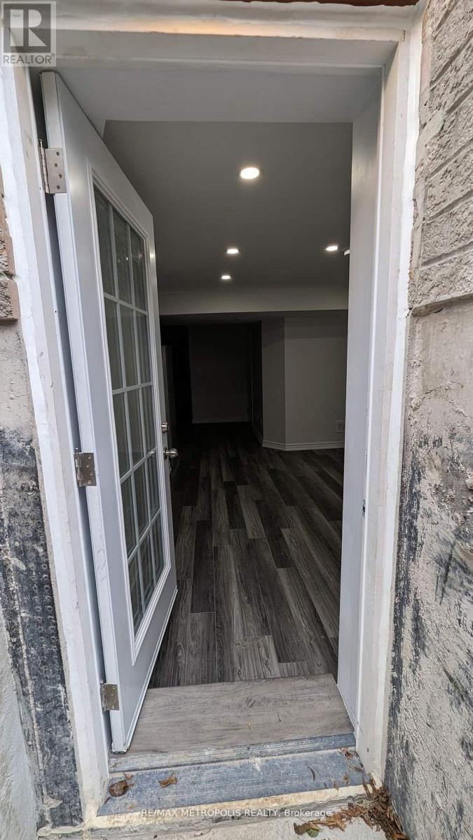 Photo 14 of Bsmt 20 Blackbird Gate, Toronto ON