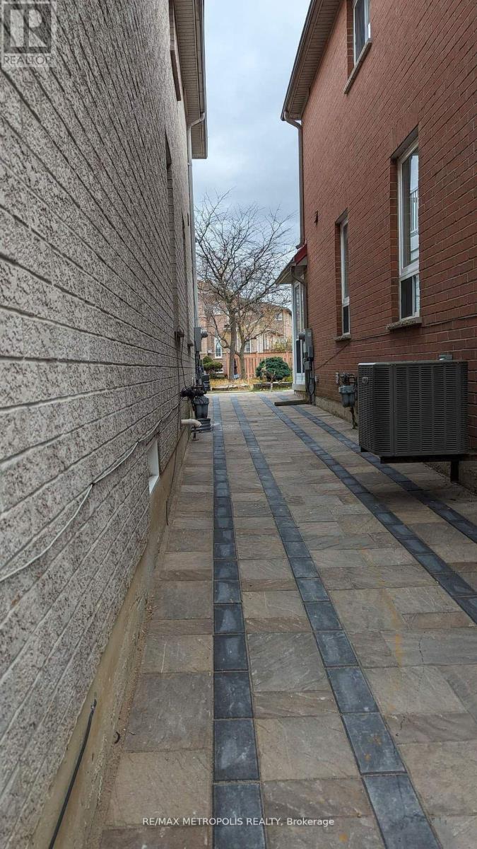 Photo 15 of Bsmt 20 Blackbird Gate, Toronto ON