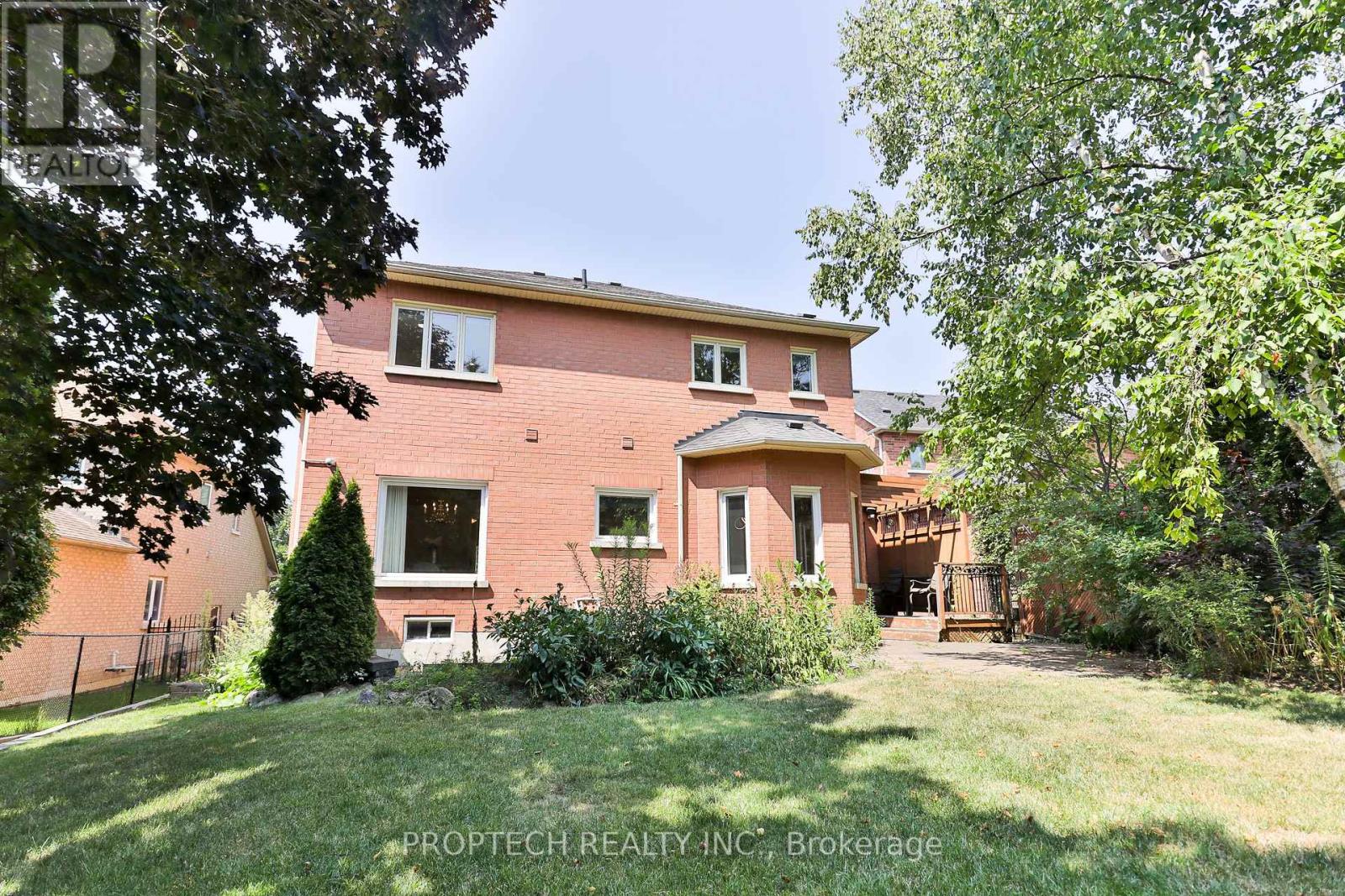 Photo 23 of 829 Quantra Crescent, Newmarket ON