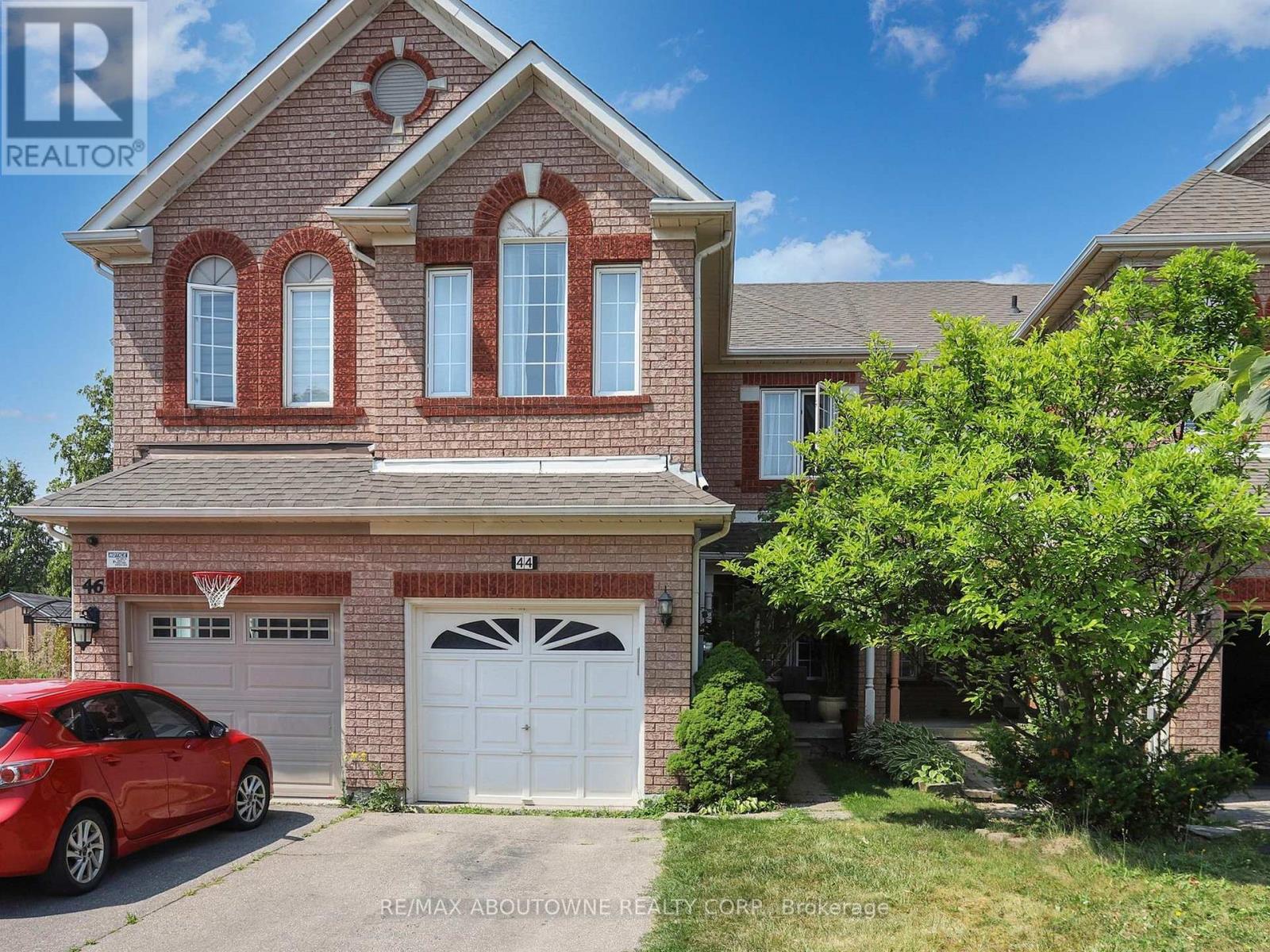 Photo 4 of 44 Craddock Street, Vaughan ON