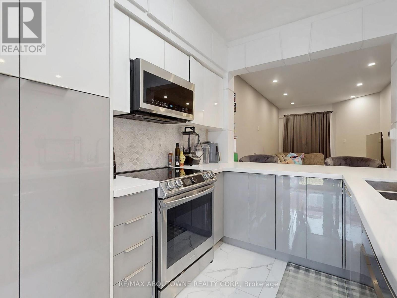 Photo 15 of 44 Craddock Street, Vaughan ON