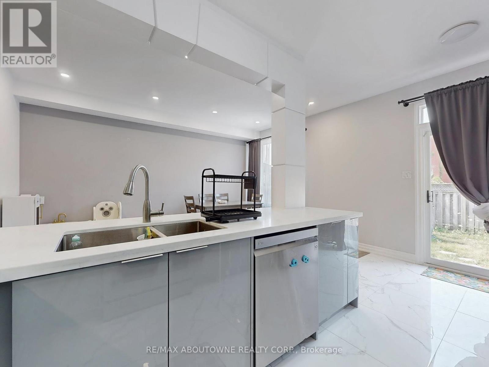 Photo 21 of 44 Craddock Street, Vaughan ON