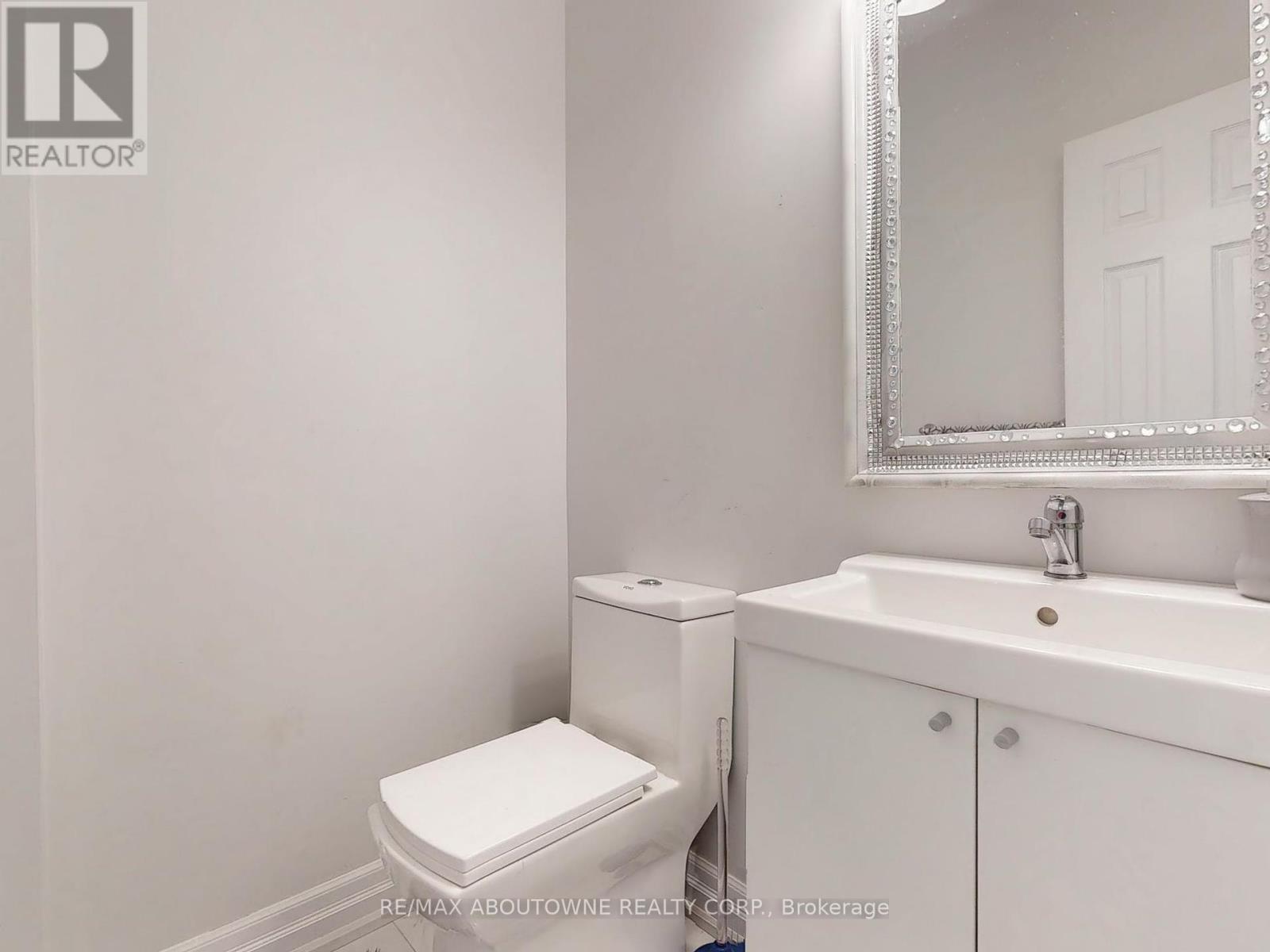Photo 9 of 44 Craddock Street, Vaughan ON