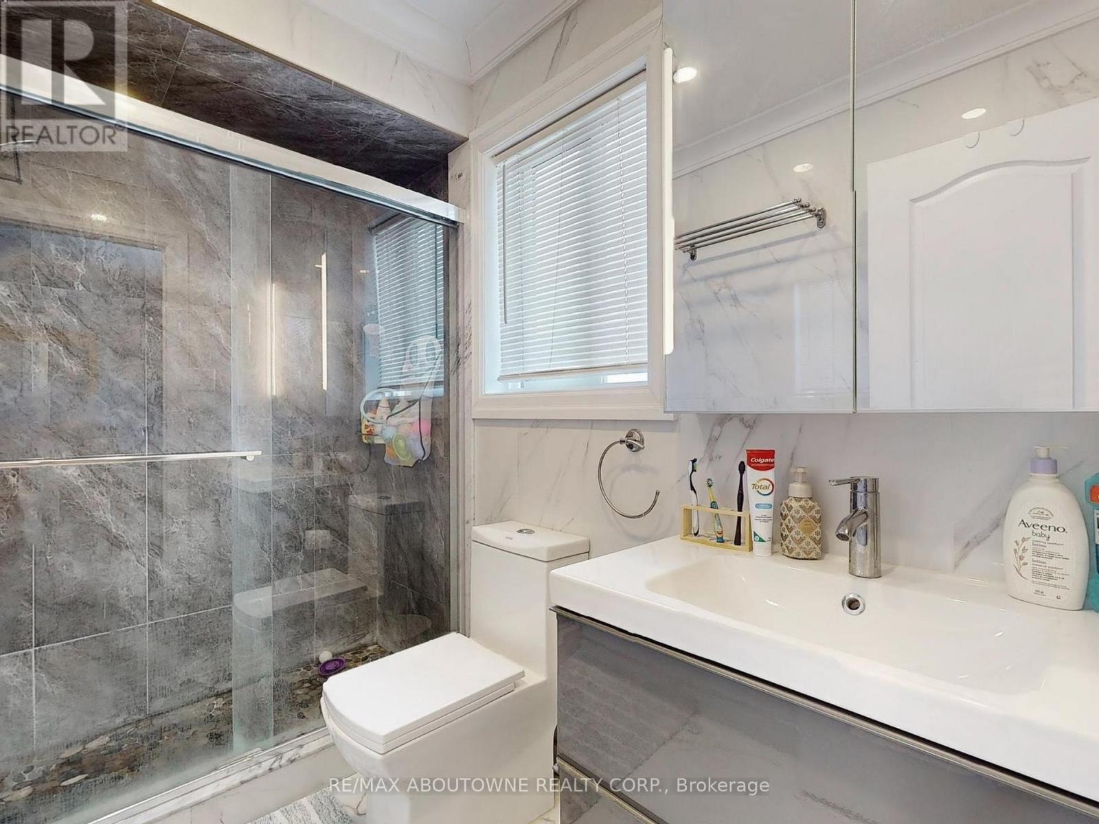 Photo 11 of 44 Craddock Street, Vaughan ON