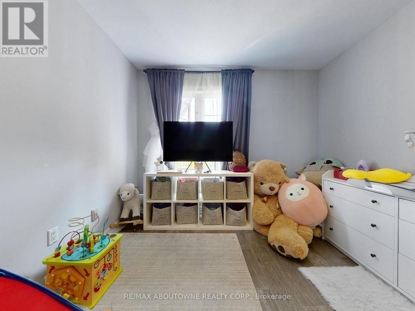 Photo 6 of 44 Craddock Street, Vaughan ON