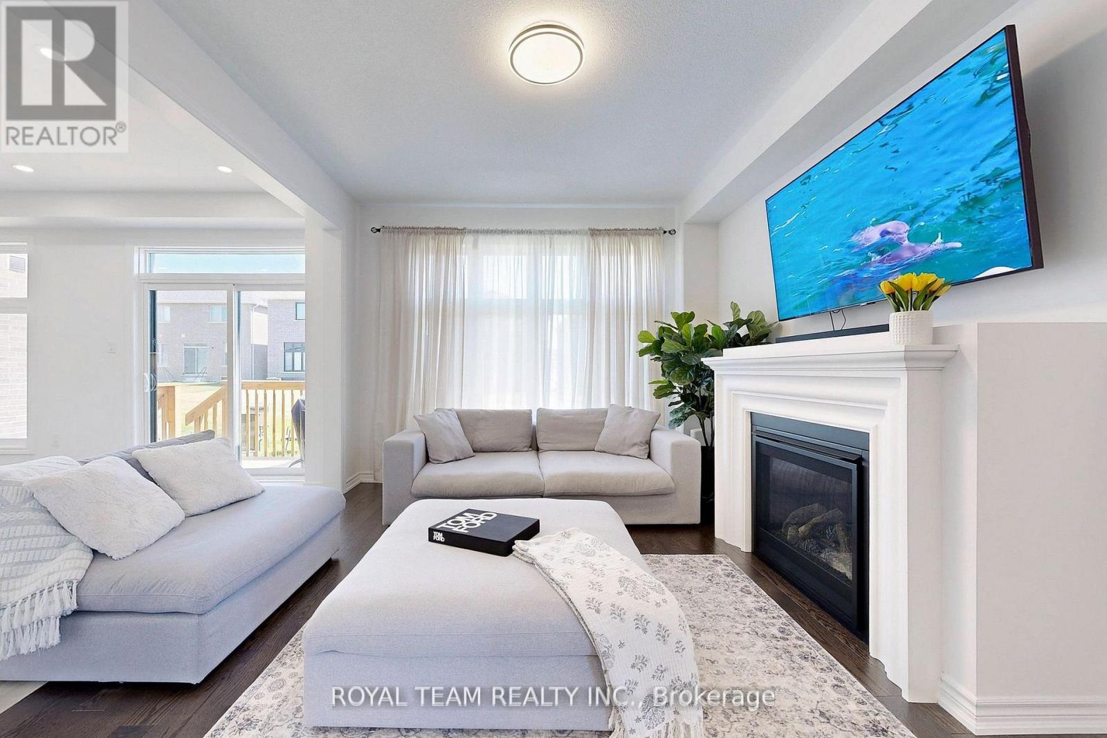 Photo 11 of 46 Ainslie Hill Crescent, Georgina ON