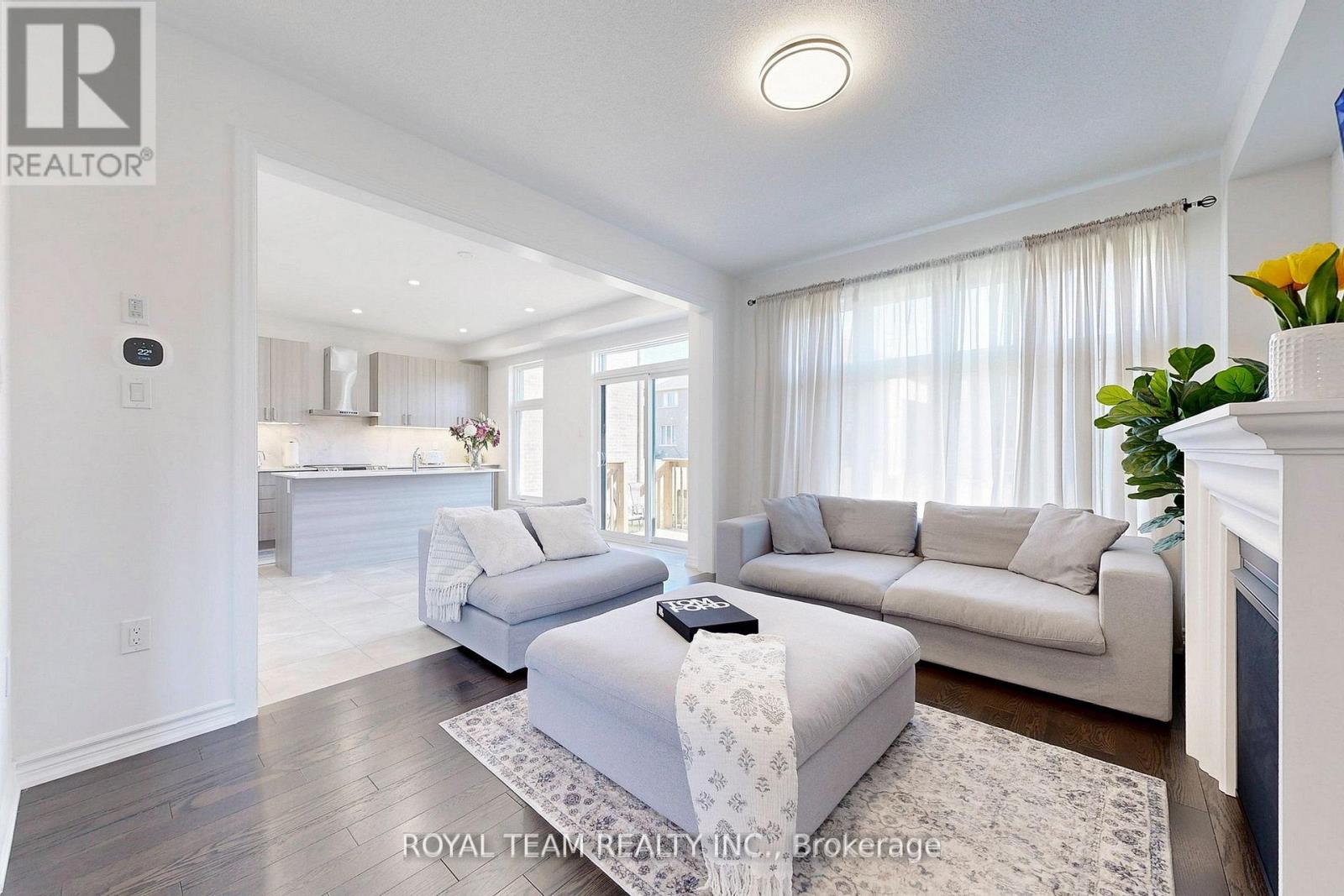 Photo 12 of 46 Ainslie Hill Crescent, Georgina ON