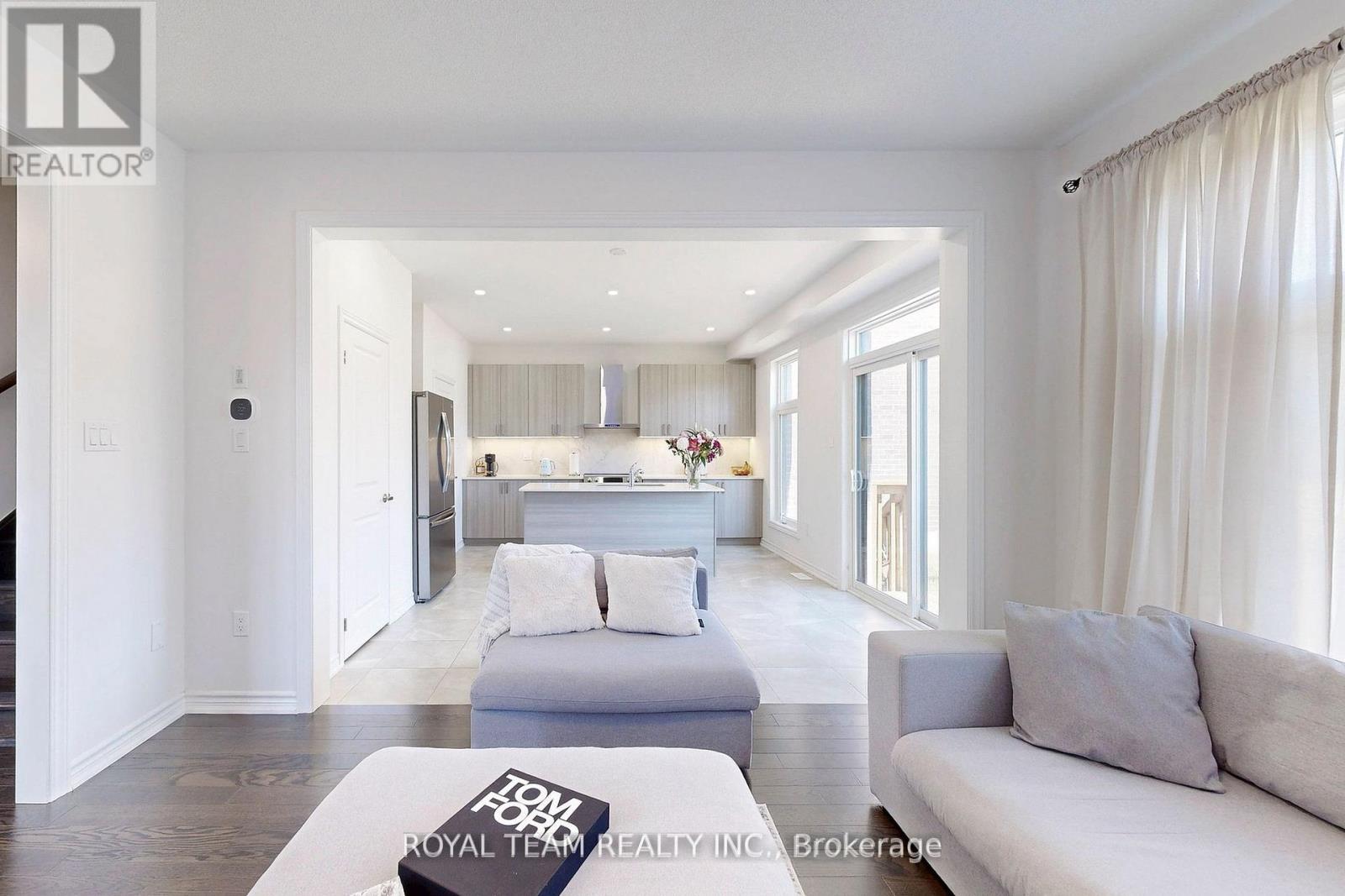 Photo 13 of 46 Ainslie Hill Crescent, Georgina ON