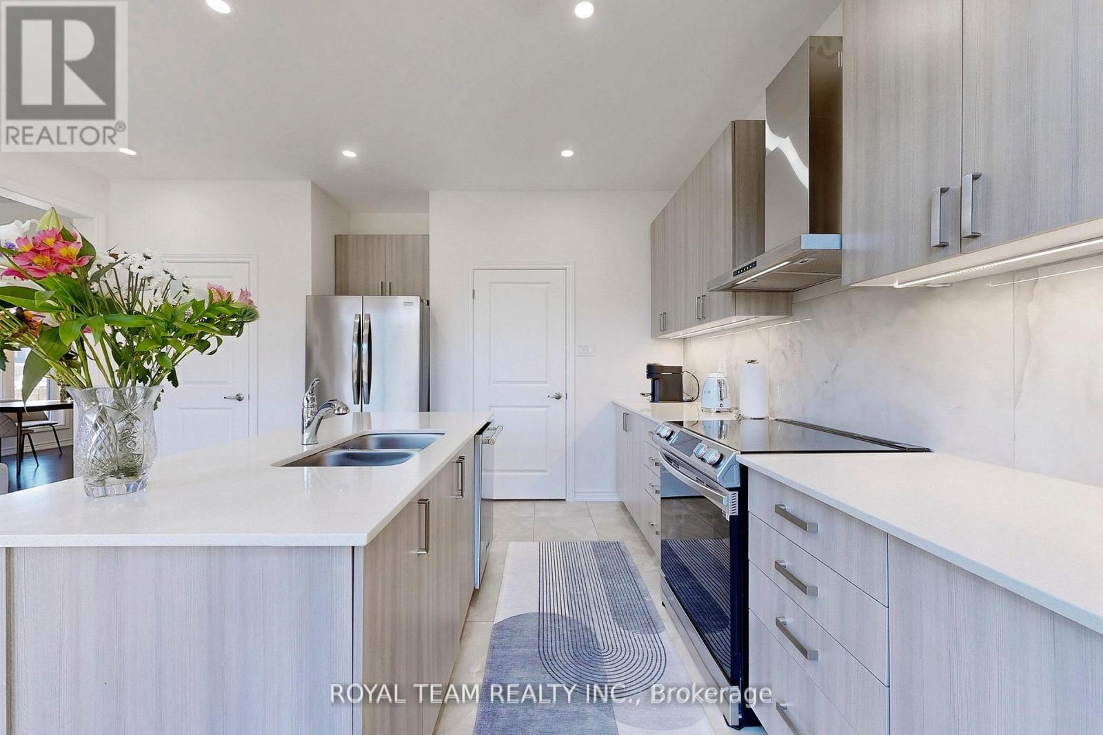 Photo 19 of 46 Ainslie Hill Crescent, Georgina ON