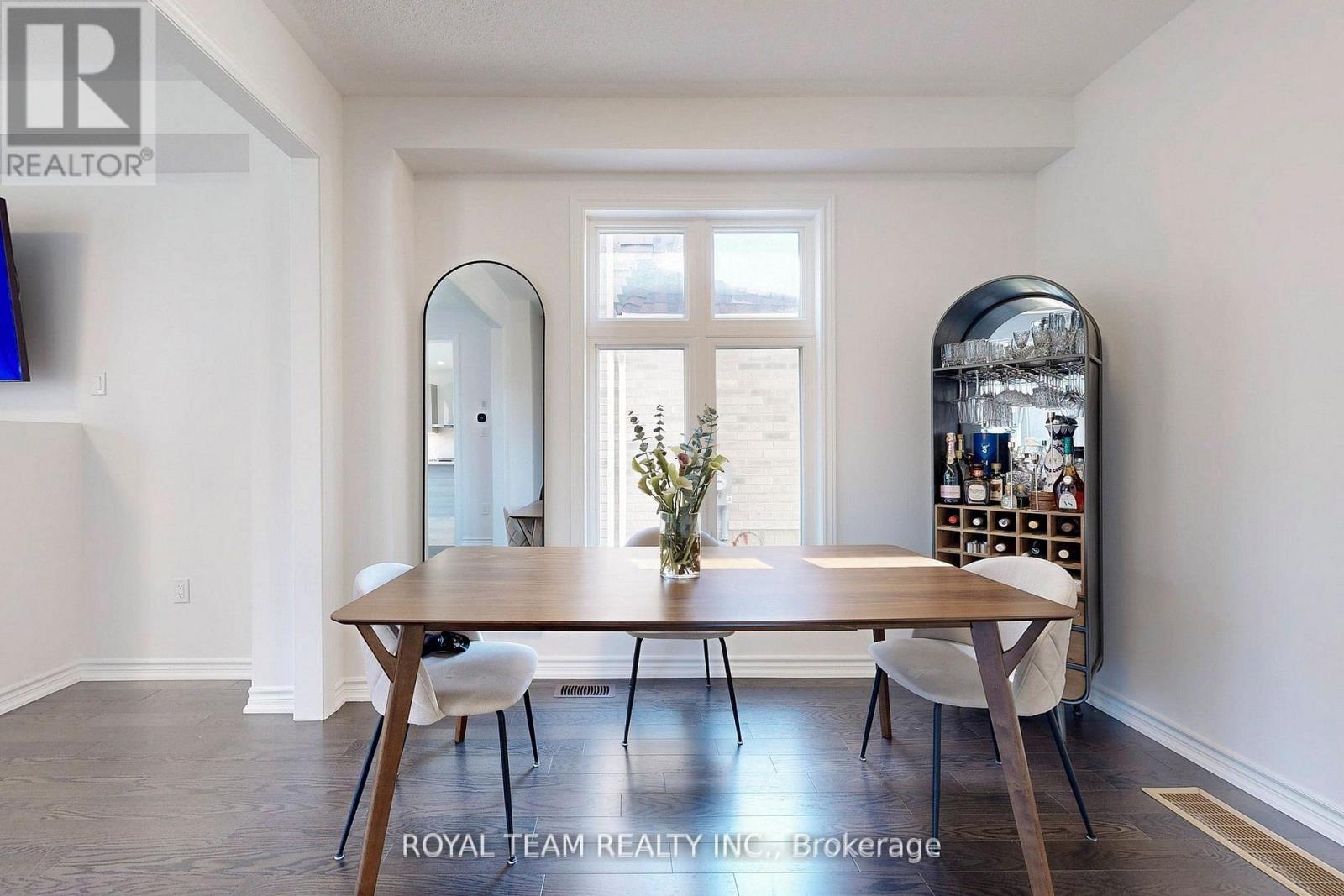 Photo 20 of 46 Ainslie Hill Crescent, Georgina ON