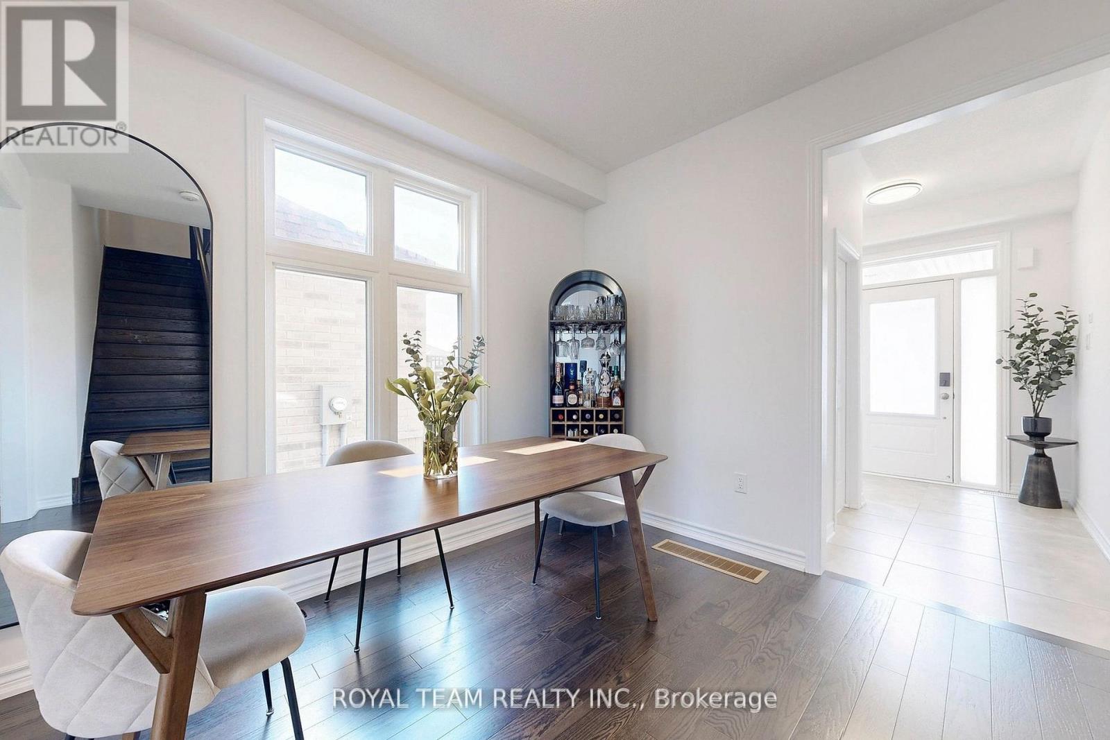 Photo 21 of 46 Ainslie Hill Crescent, Georgina ON
