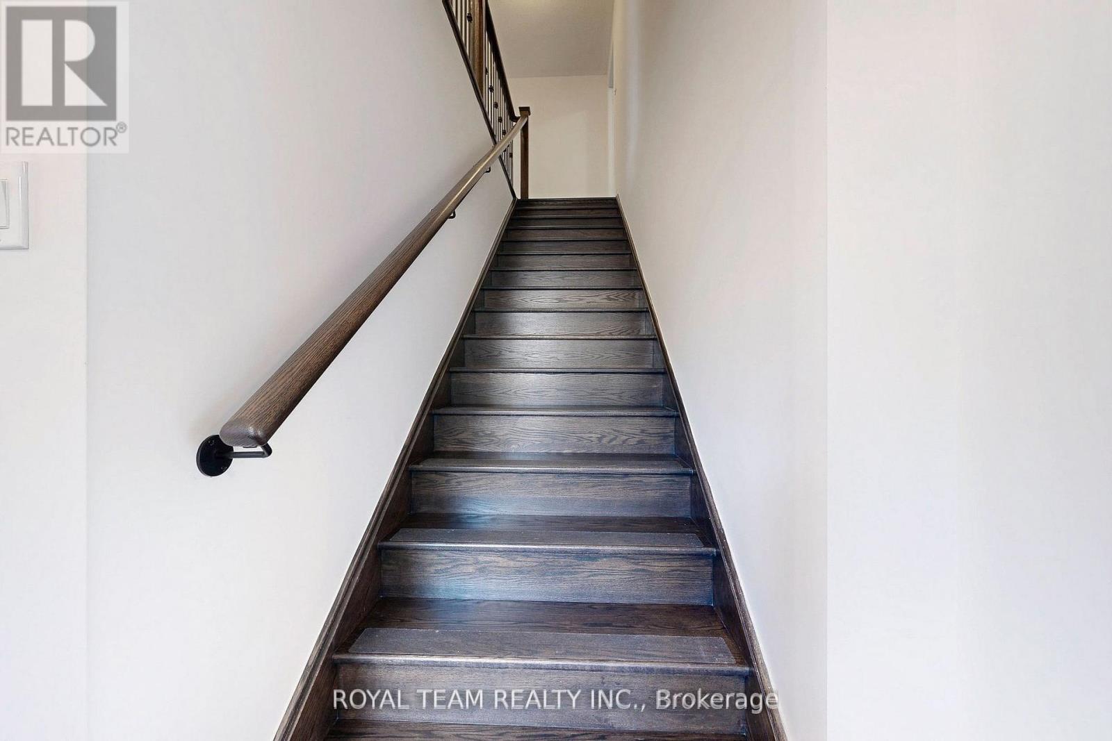 Photo 23 of 46 Ainslie Hill Crescent, Georgina ON
