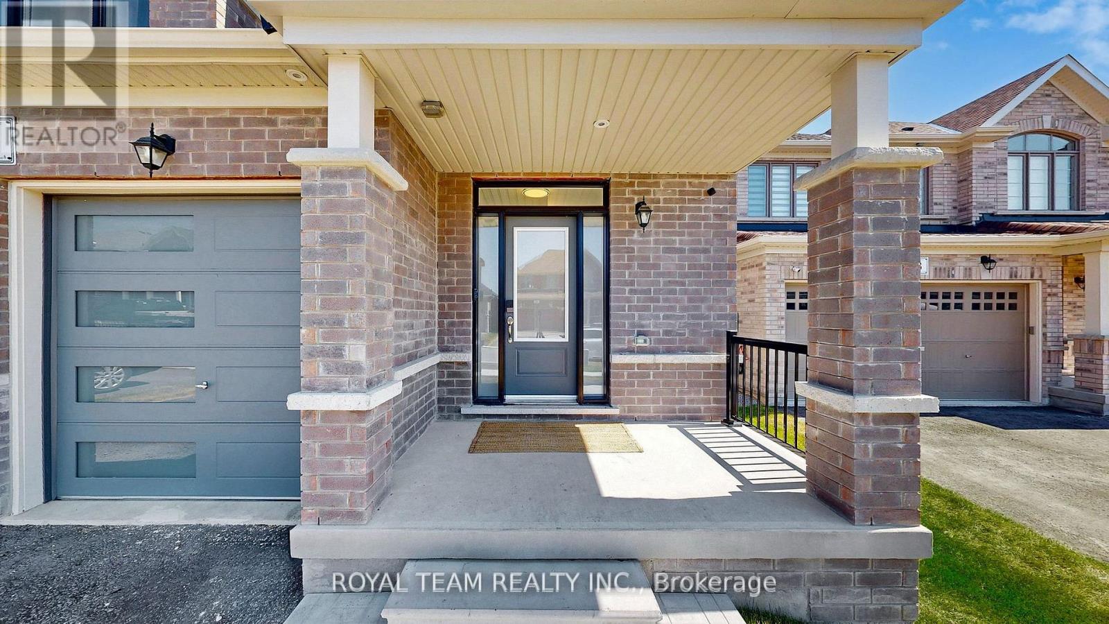 Photo 4 of 46 Ainslie Hill Crescent, Georgina ON