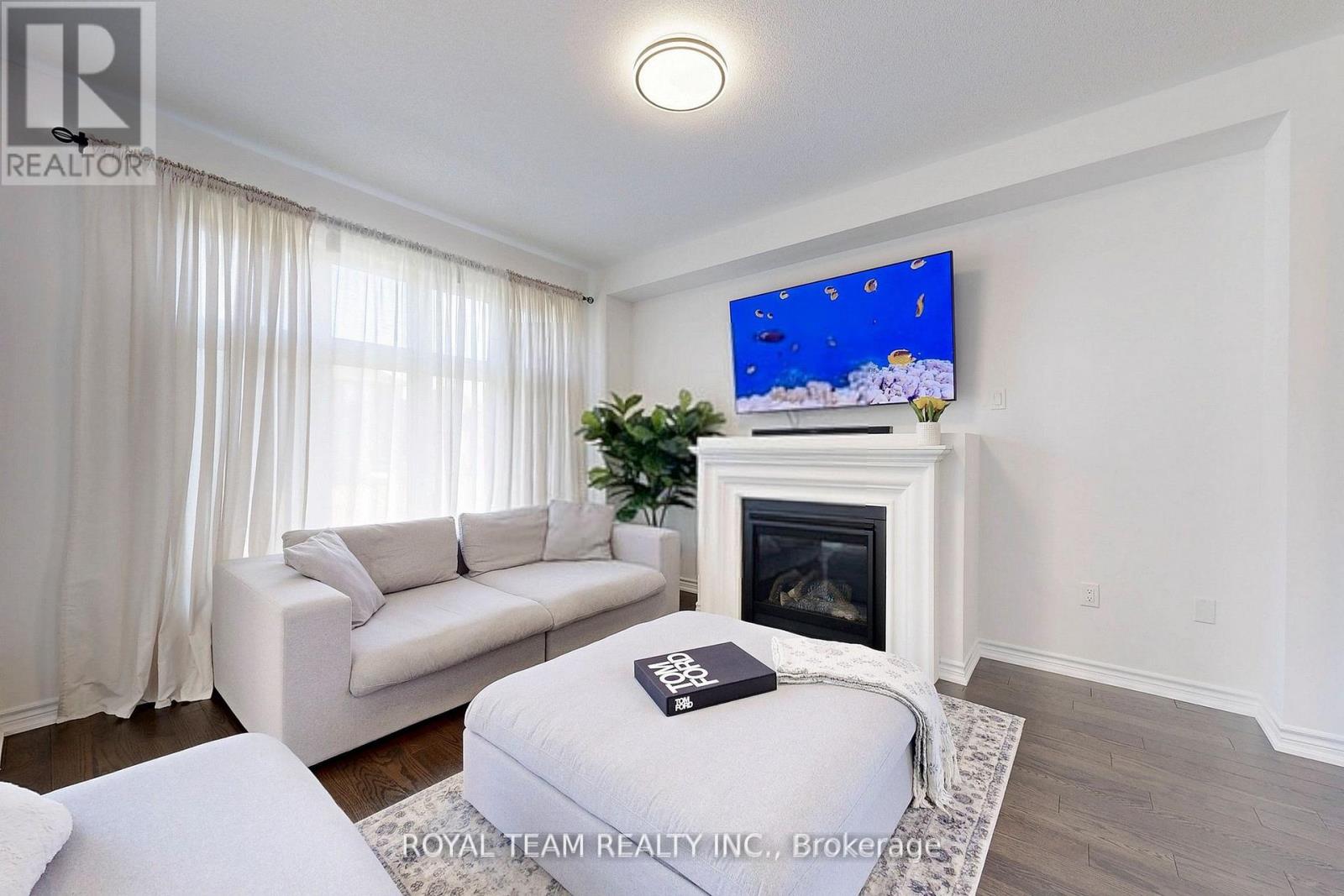 Photo 6 of 46 Ainslie Hill Crescent, Georgina ON