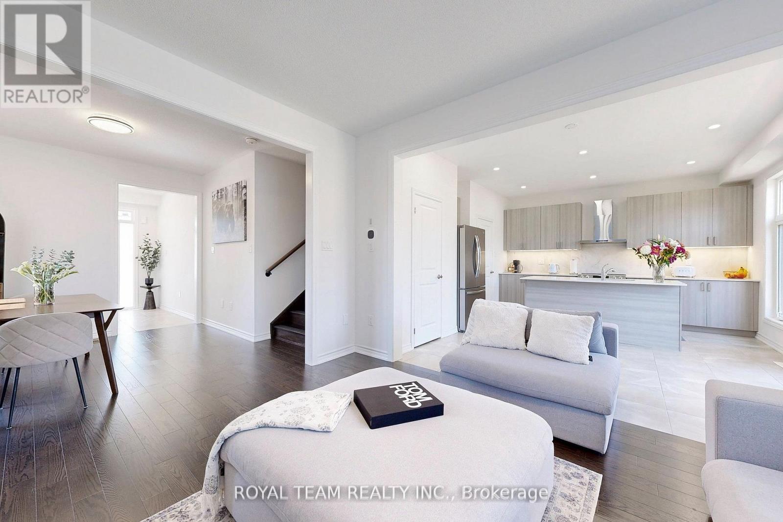 Photo 8 of 46 Ainslie Hill Crescent, Georgina ON