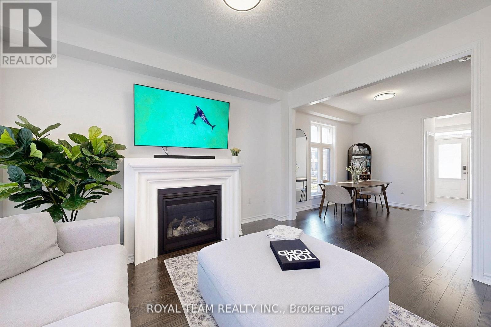 Photo 9 of 46 Ainslie Hill Crescent, Georgina ON