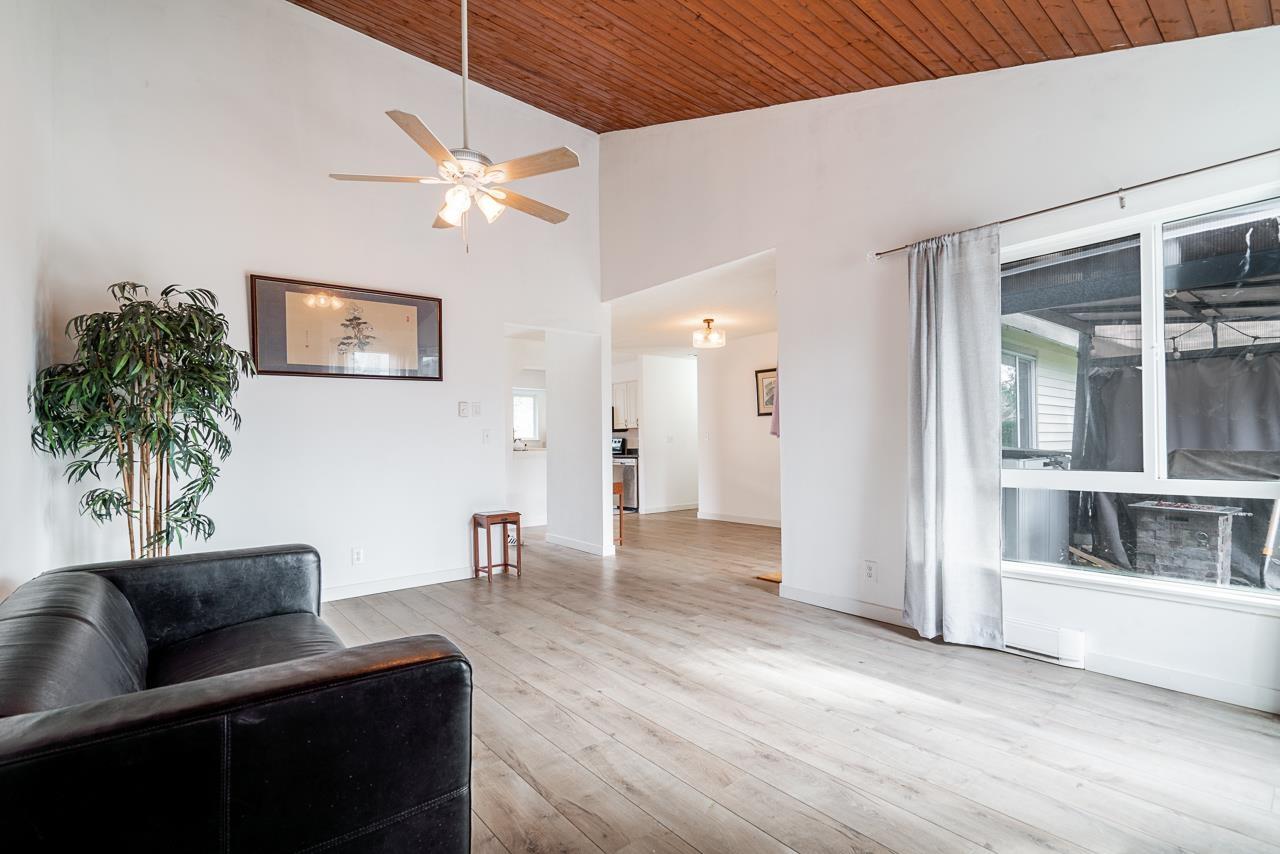 Photo 3 of 6043 W Greenside Drive, Surrey BC
