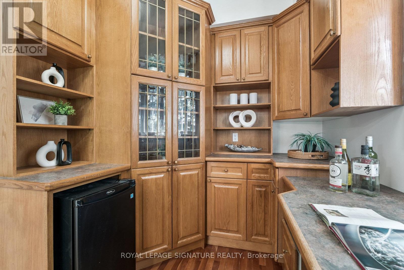 Photo 10 of 12 Mccullough Court, Barrie ON