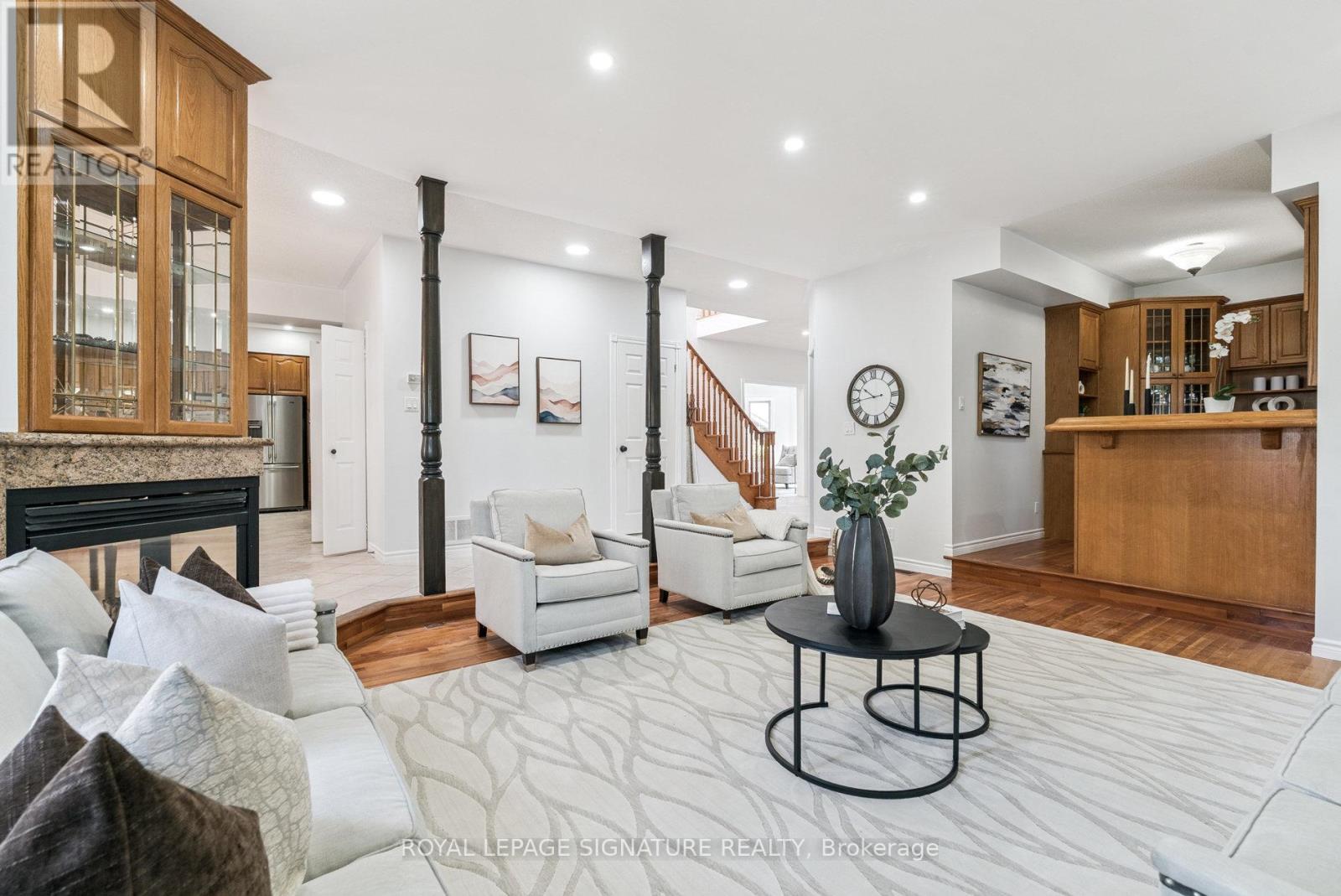 Photo 11 of 12 Mccullough Court, Barrie ON